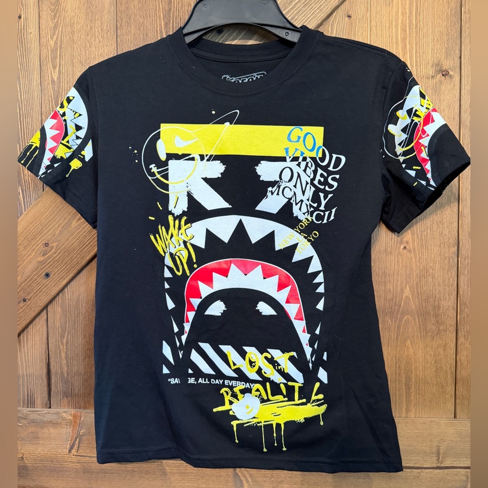 Fresh Laundry boys graffiti T Shirt size Small